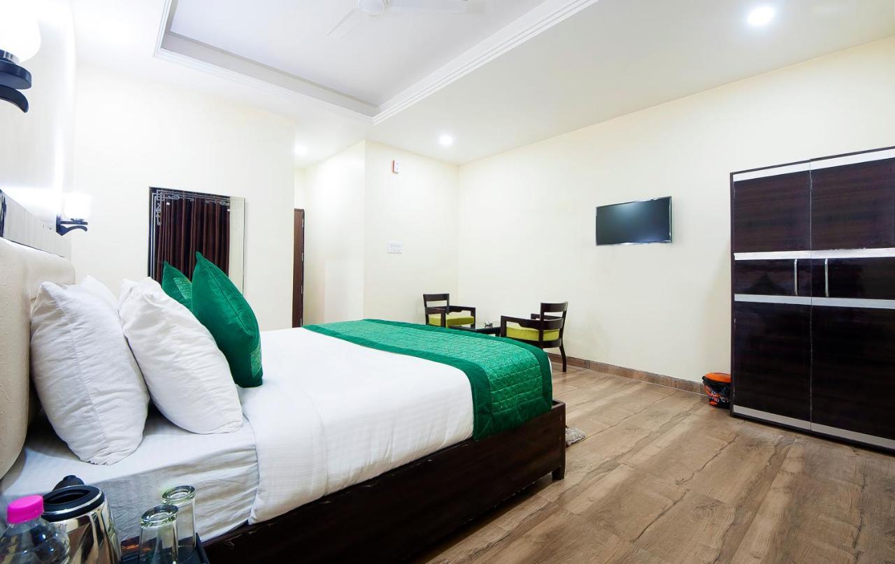 The Alpino Hotel New Delhi Extérieur photo