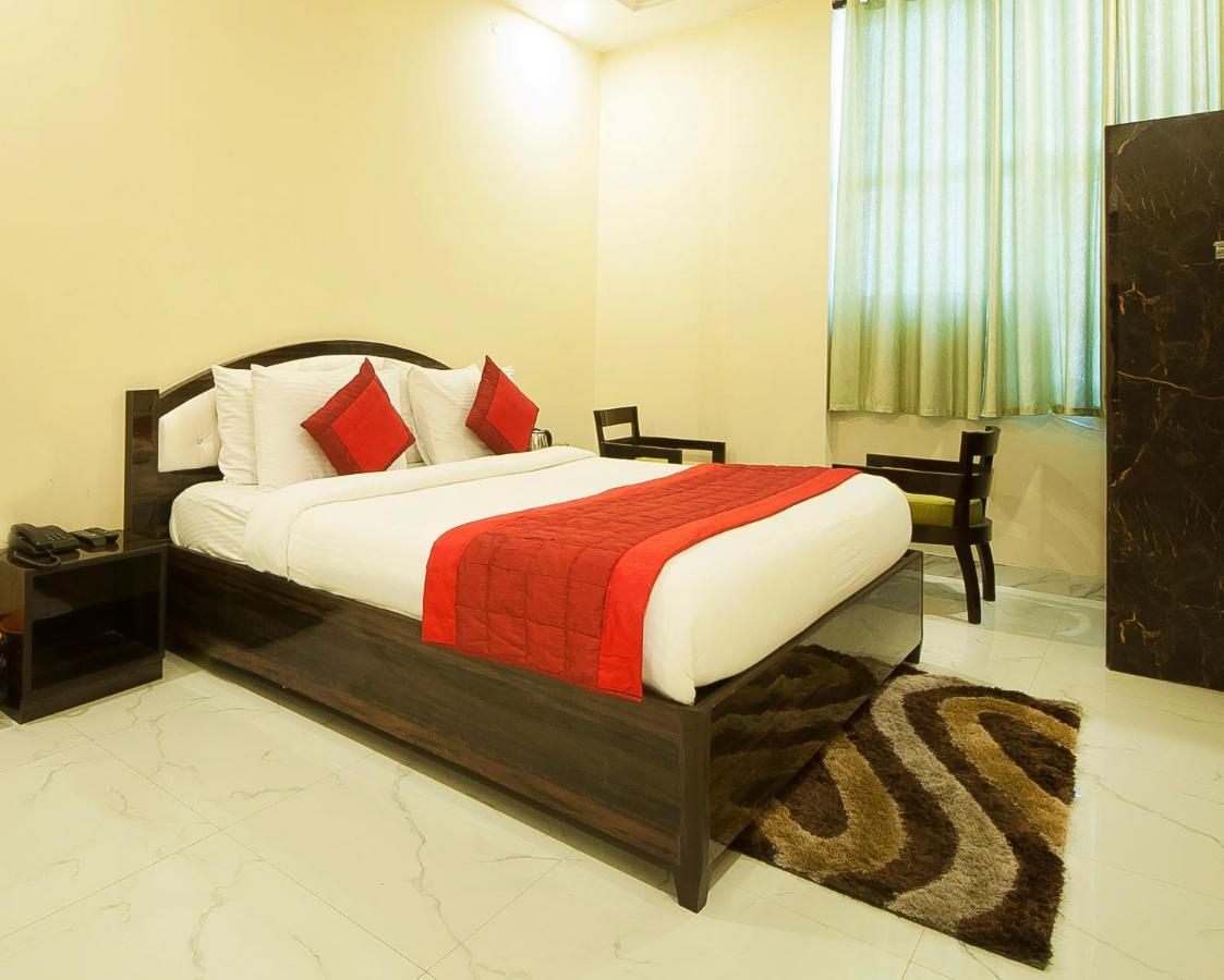 The Alpino Hotel New Delhi Extérieur photo