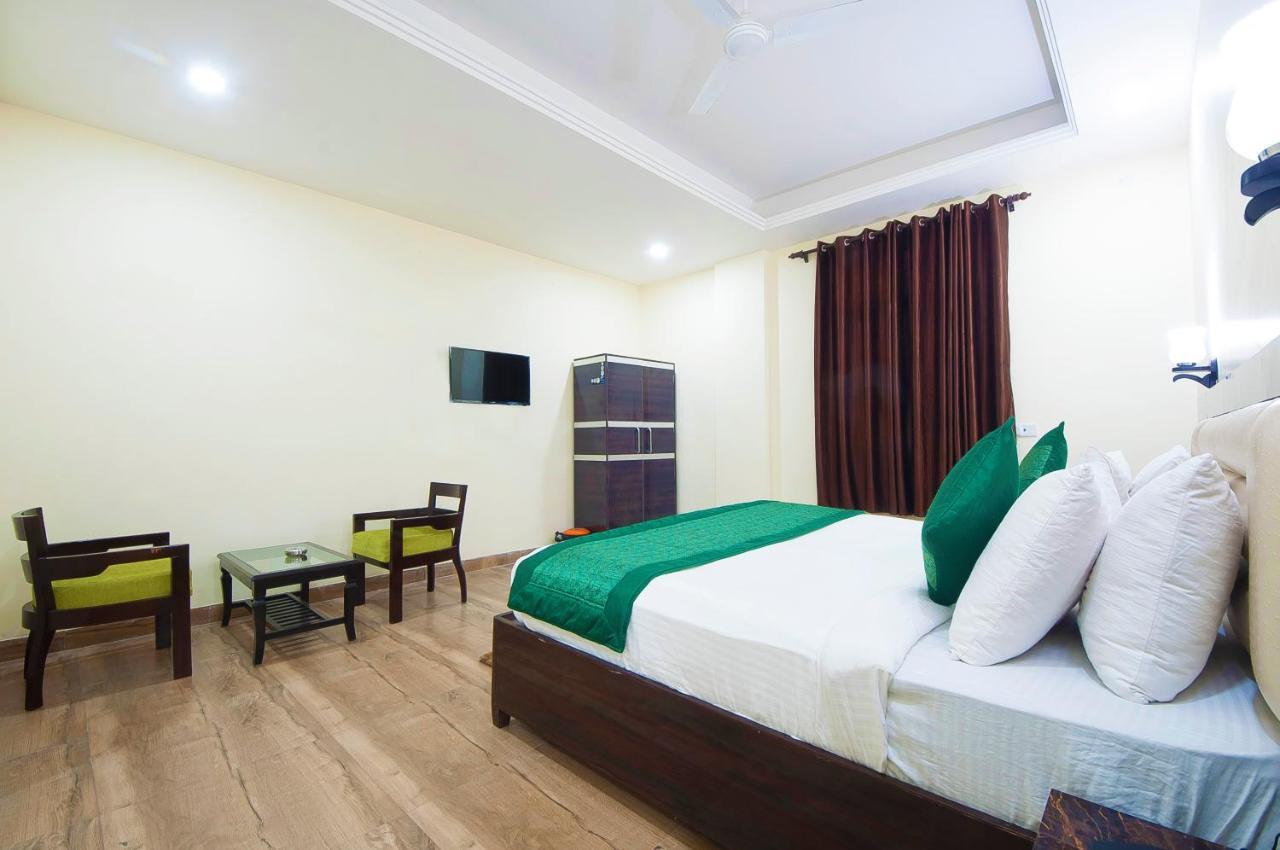 The Alpino Hotel New Delhi Extérieur photo