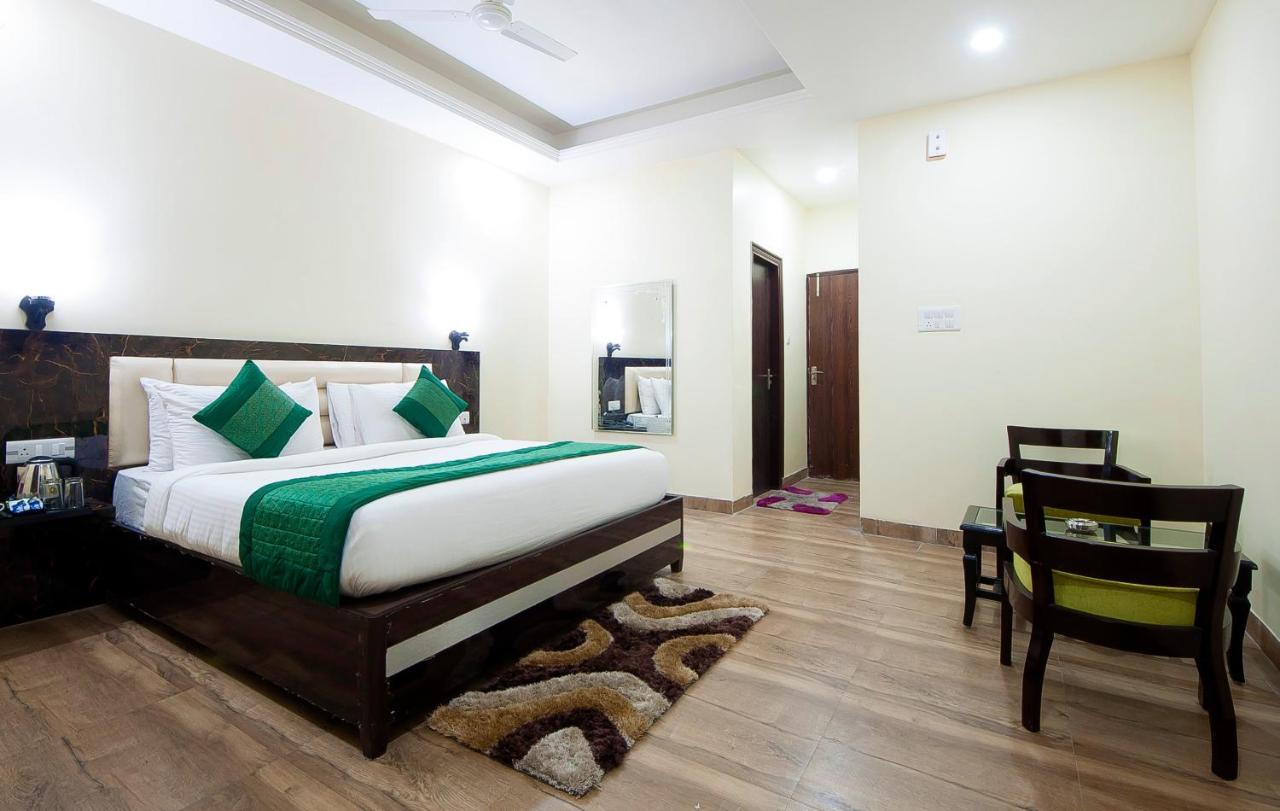 The Alpino Hotel New Delhi Extérieur photo