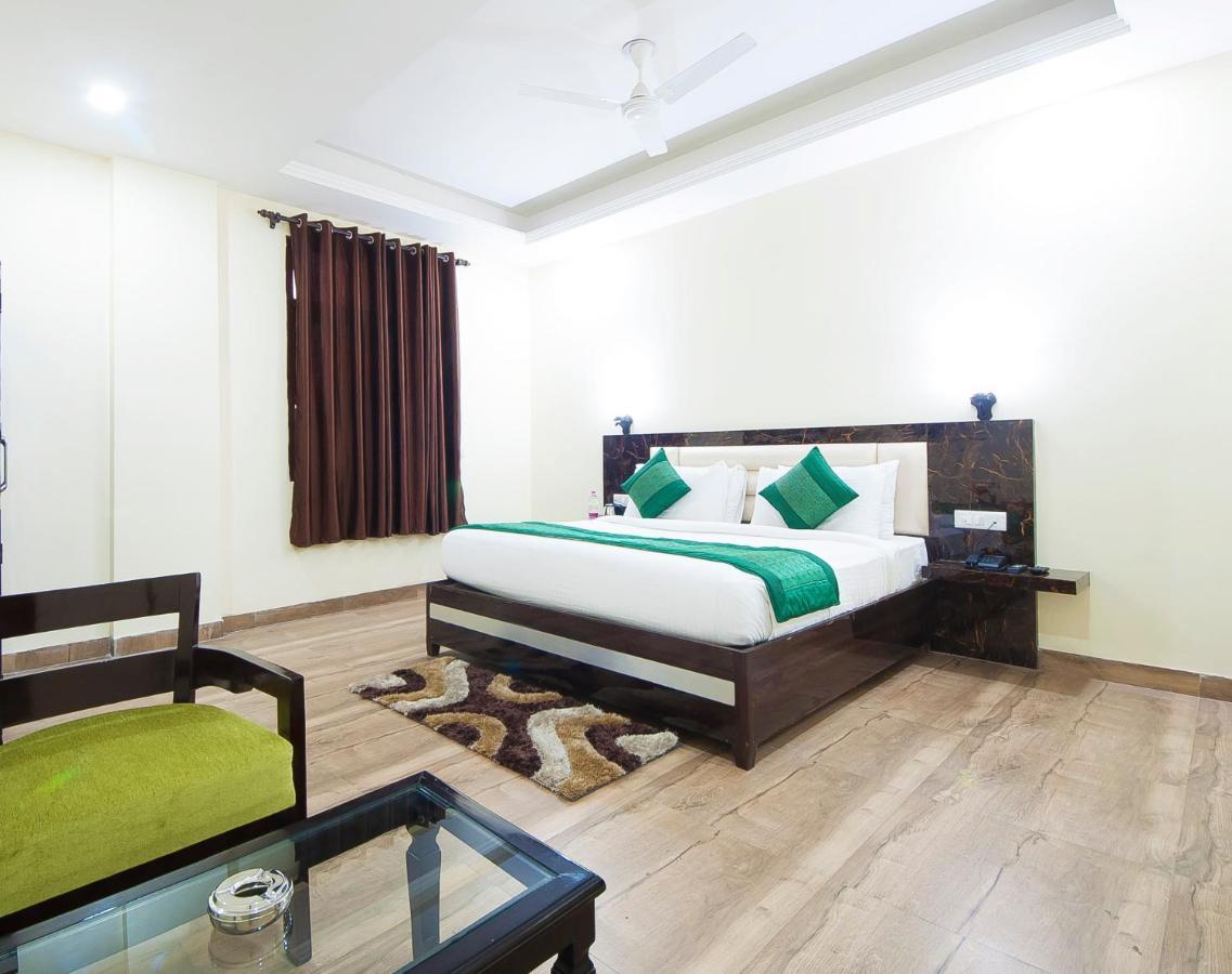 The Alpino Hotel New Delhi Extérieur photo
