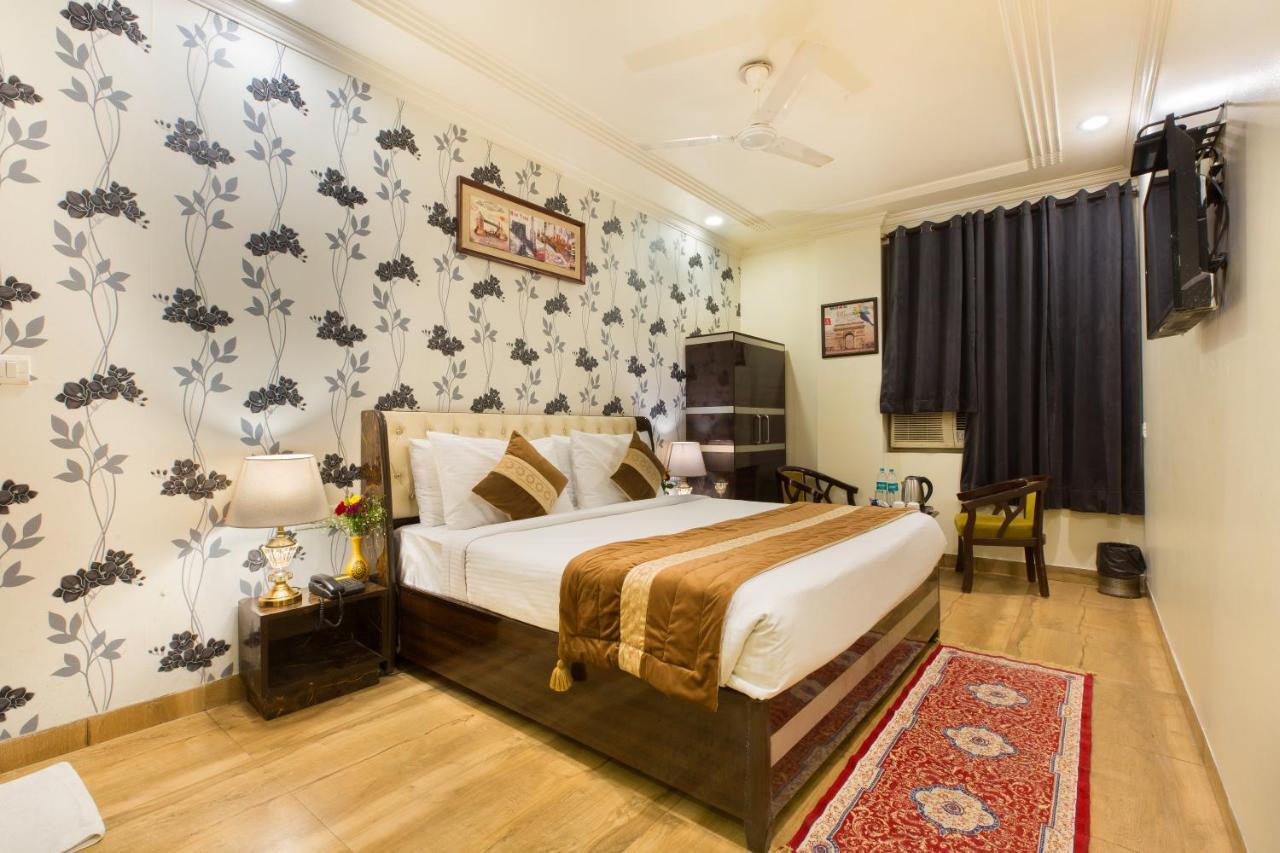 The Alpino Hotel New Delhi Extérieur photo