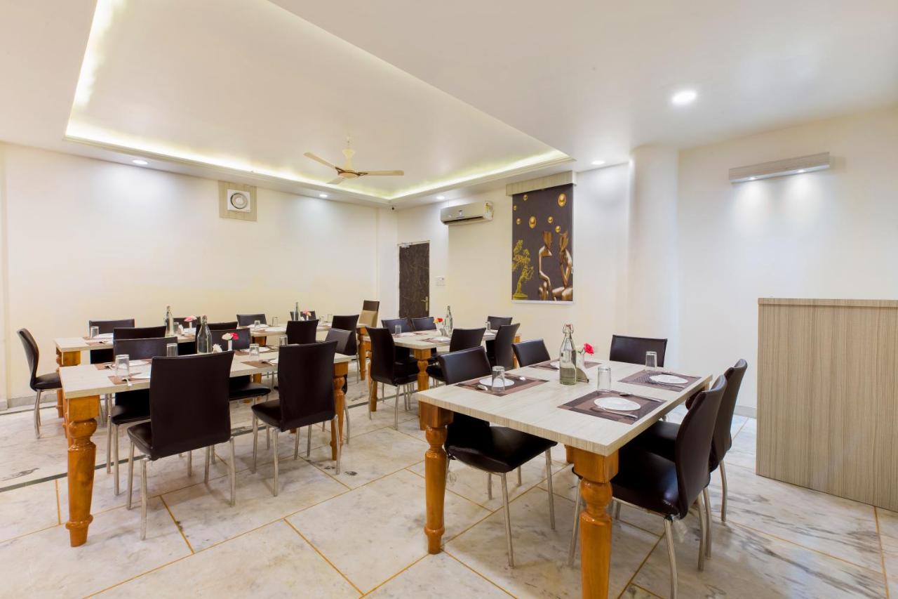 The Alpino Hotel New Delhi Extérieur photo