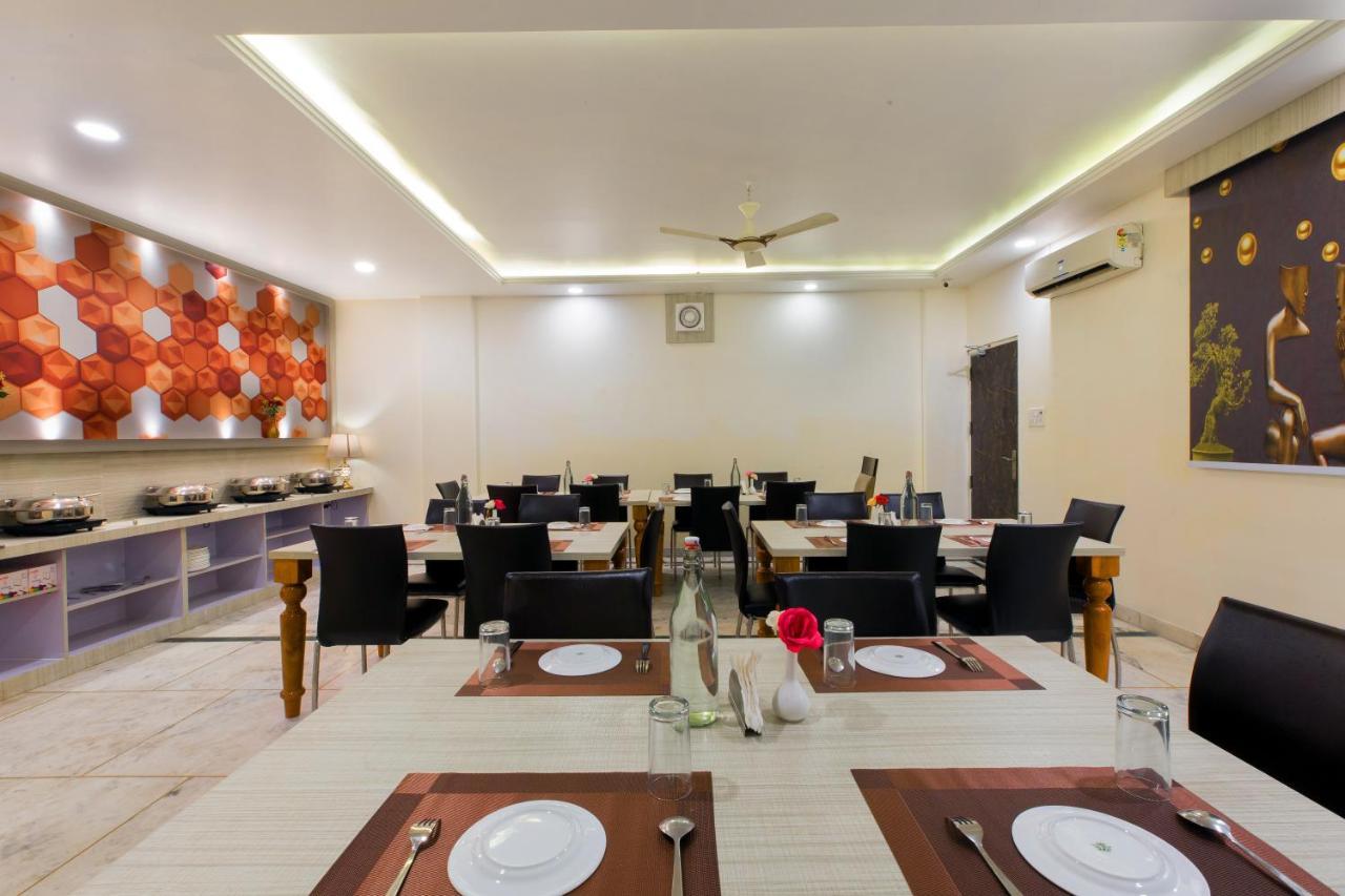 The Alpino Hotel New Delhi Extérieur photo