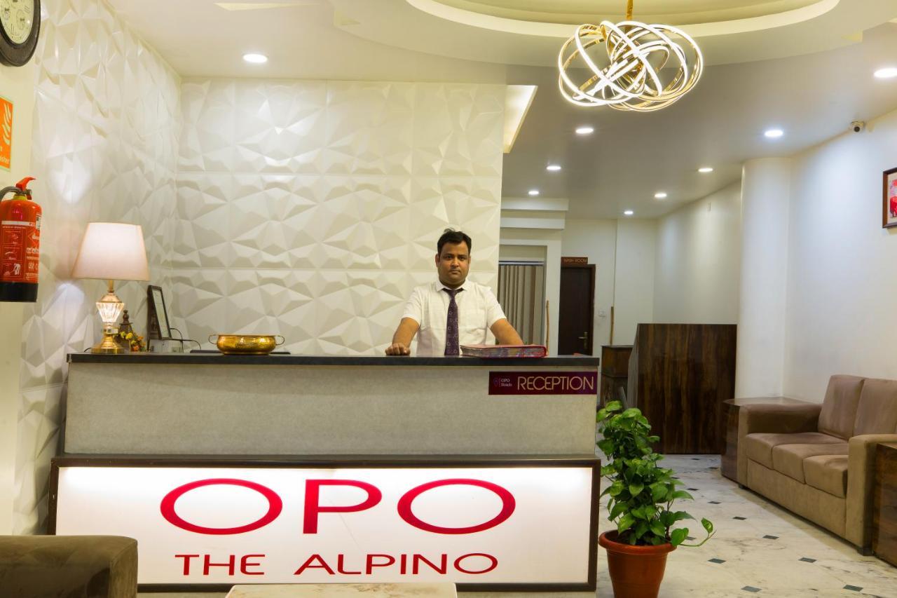 The Alpino Hotel New Delhi Extérieur photo