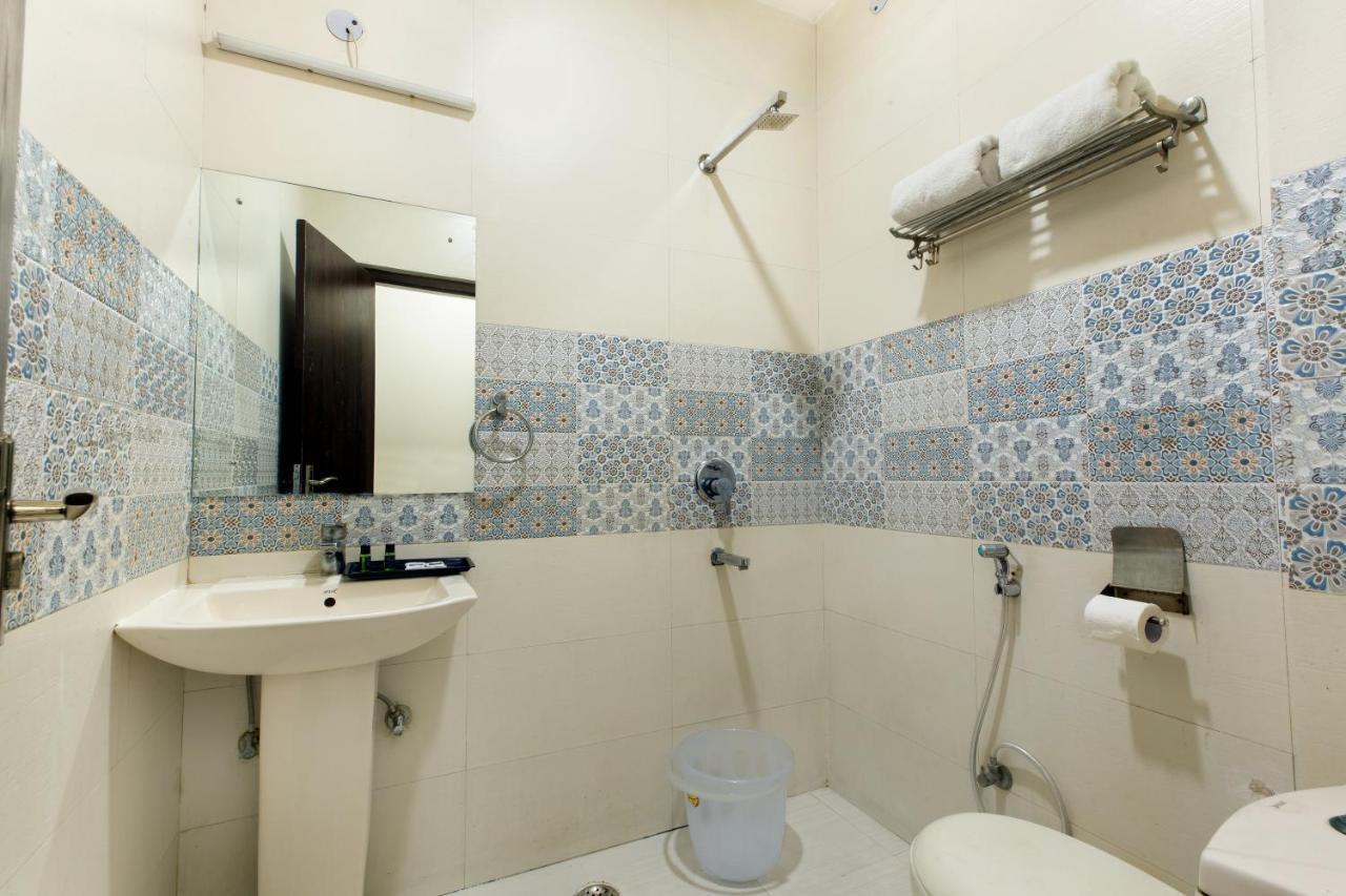 The Alpino Hotel New Delhi Extérieur photo