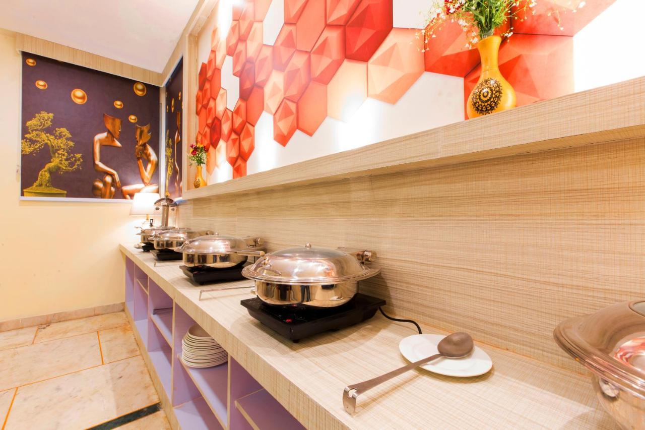 The Alpino Hotel New Delhi Extérieur photo