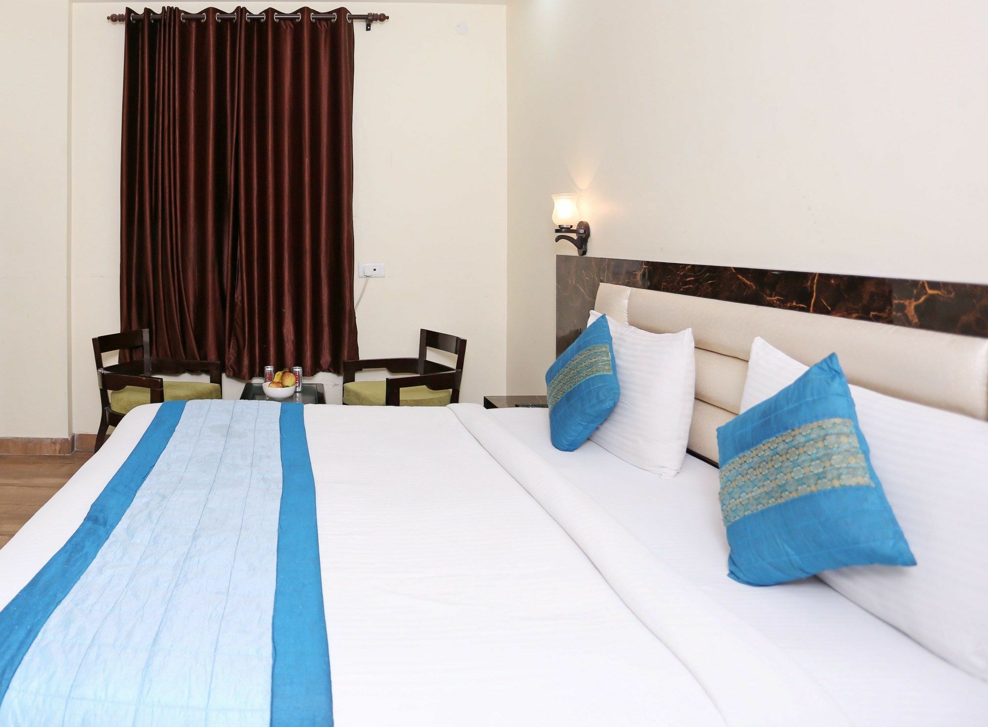 The Alpino Hotel New Delhi Extérieur photo