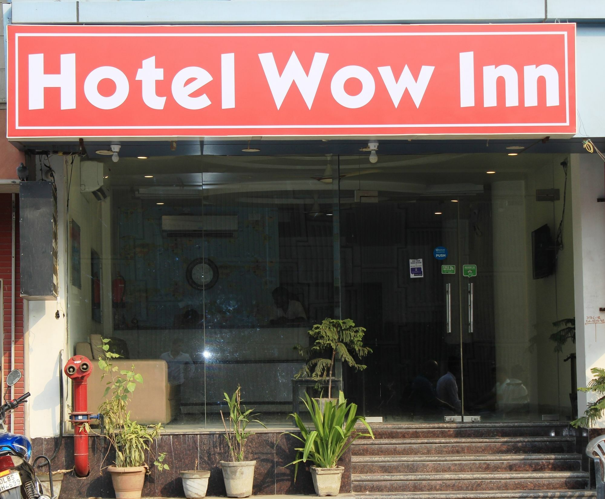 The Alpino Hotel New Delhi Extérieur photo