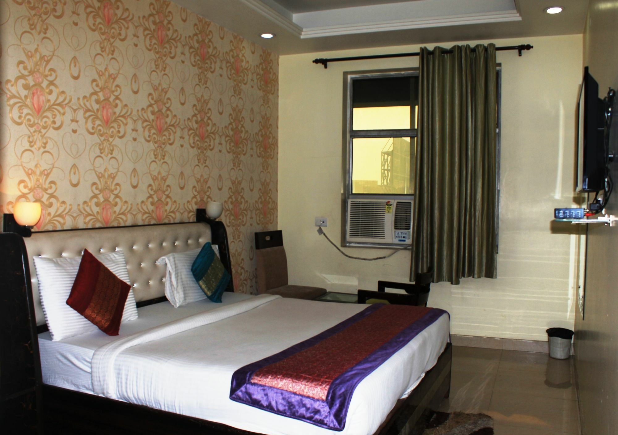 The Alpino Hotel New Delhi Extérieur photo