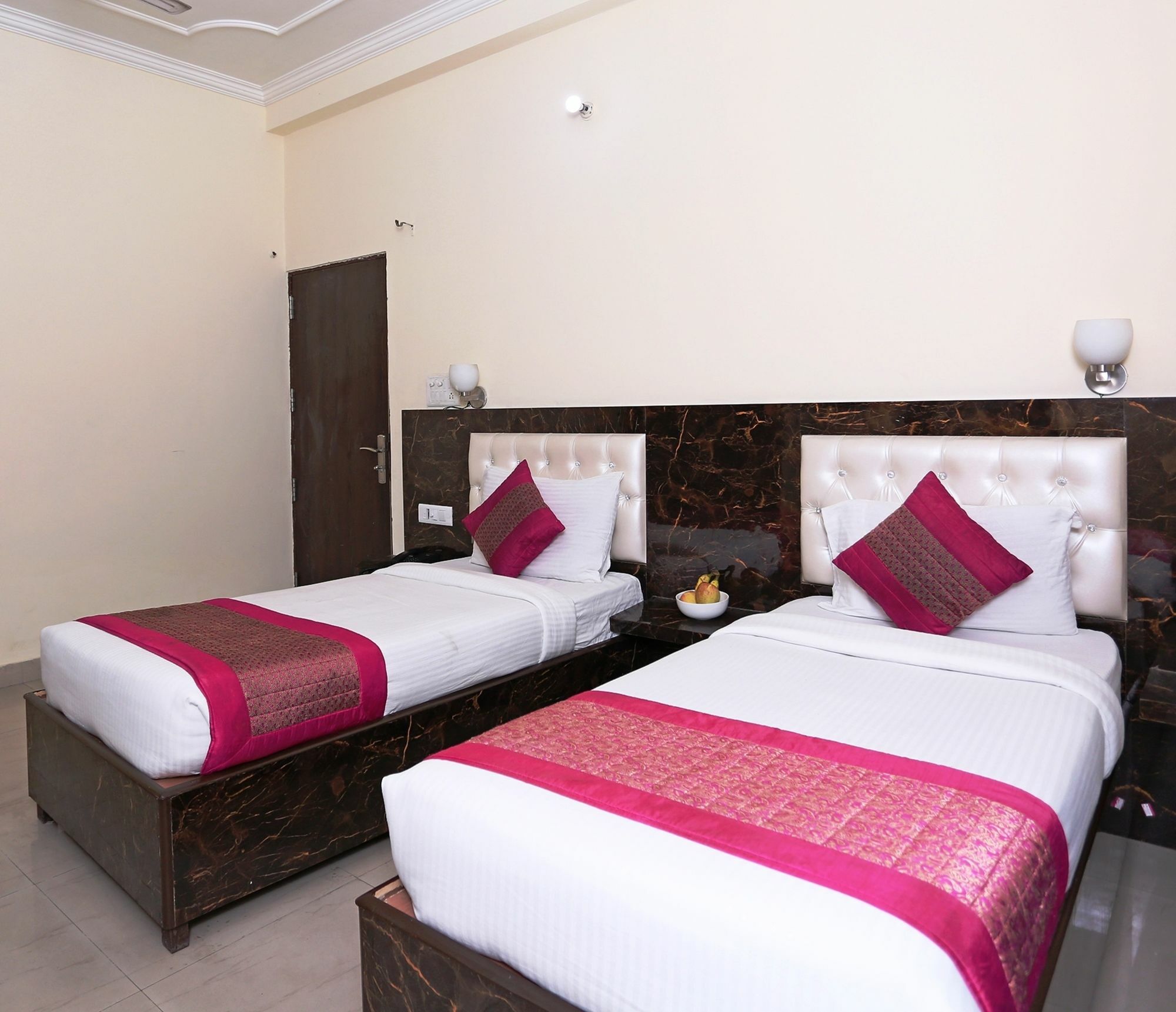 The Alpino Hotel New Delhi Extérieur photo